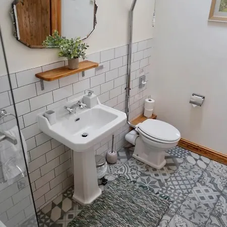 Nest Holiday Hideaway Dove Cottage-Beautiful Location In The Long Mynd Area Of Outstanding Natural Beauty-Whirlpool Jacuzzi Baths!! Picklescott Exterior photo