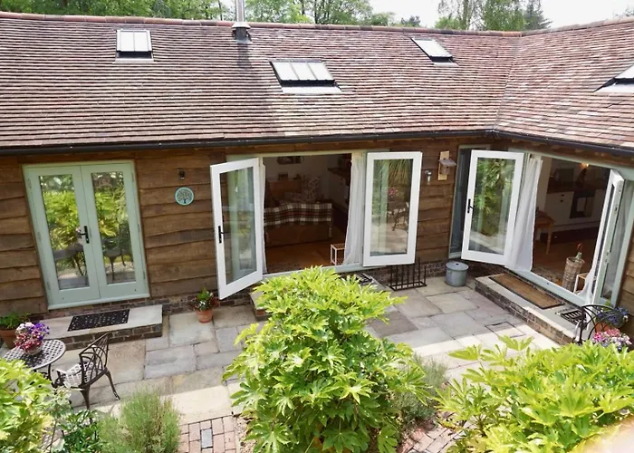 Nest Holiday Hideaway Dove Cottage-Beautiful Location In The Long Mynd Area Of Outstanding Natural Beauty-Whirlpool Jacuzzi Baths!!