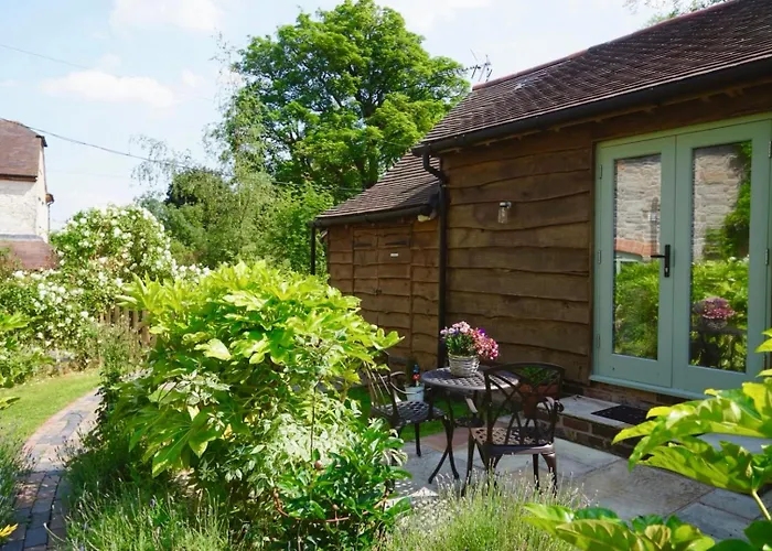 Nest Holiday Hideaway Dove Cottage-Beautiful Location In The Long Mynd Area Of Outstanding Natural Beauty-Whirlpool Jacuzzi Baths!!