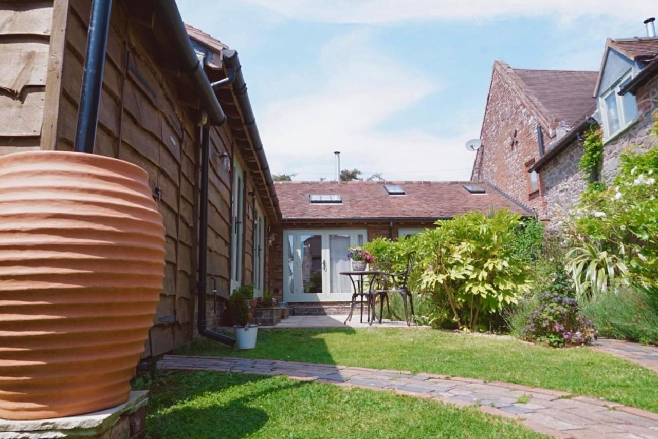 Nest Hideaway Dove Cottage-beautiful Location In The Long Mynd Area Of Outstanding Natural Beauty-whirlpool Jacuzzi Baths!! Picklescott