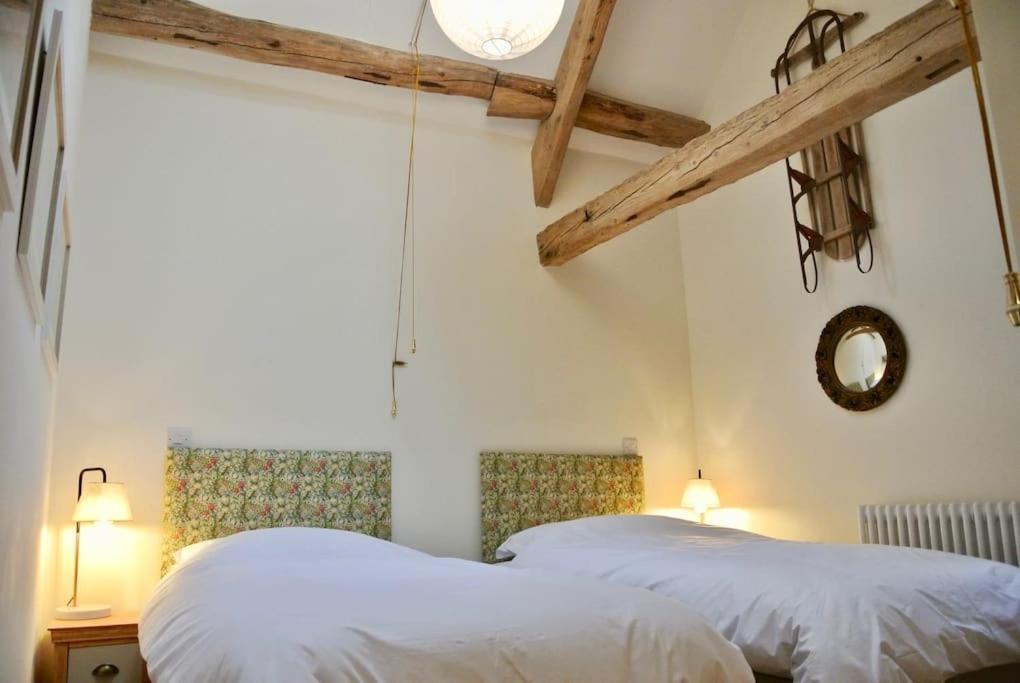 Nest Hideaway Dove Cottage-beautiful Location In The Long Mynd Area Of Outstanding Natural Beauty-whirlpool Jacuzzi Baths!! Holiday home *