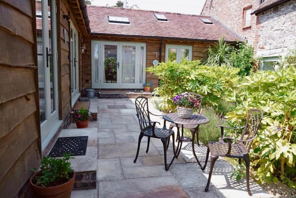 Nest Hideaway Dove Cottage-beautiful Location In The Long Mynd Area Of Outstanding Natural Beauty-whirlpool Jacuzzi Baths!! Holiday home Picklescott