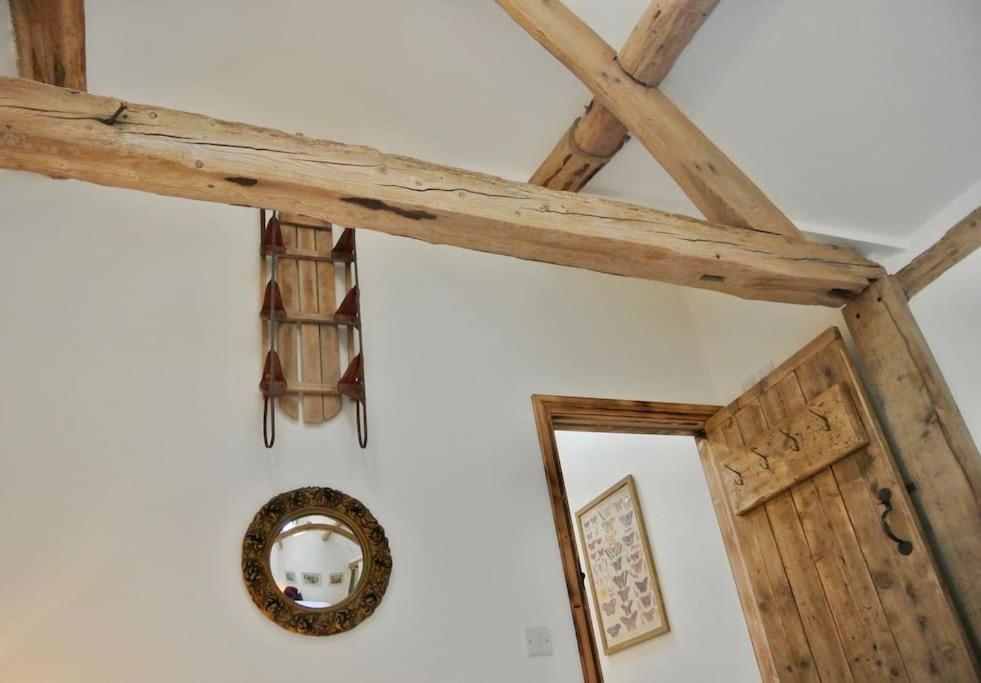 Nest Hideaway Dove Cottage-beautiful Location In The Long Mynd Area Of Outstanding Natural Beauty-whirlpool Jacuzzi Baths!! *