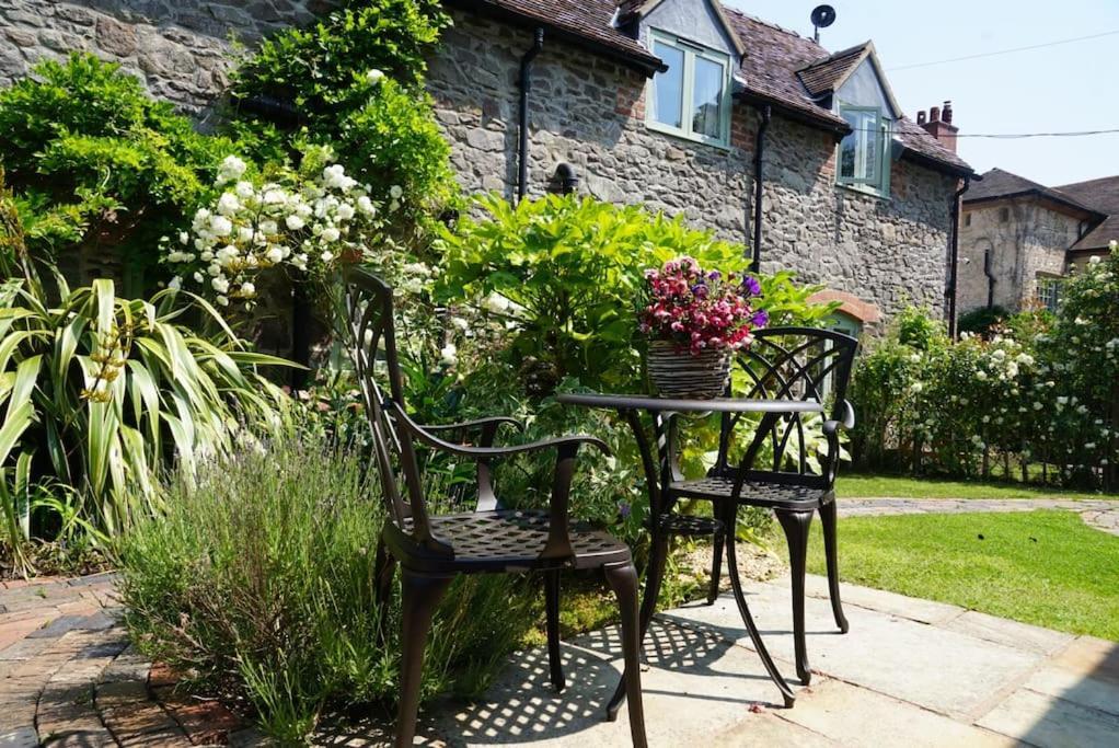 Nest Hideaway Dove Cottage-beautiful Location In The Long Mynd Area Of Outstanding Natural Beauty-whirlpool Jacuzzi Baths!! * Picklescott