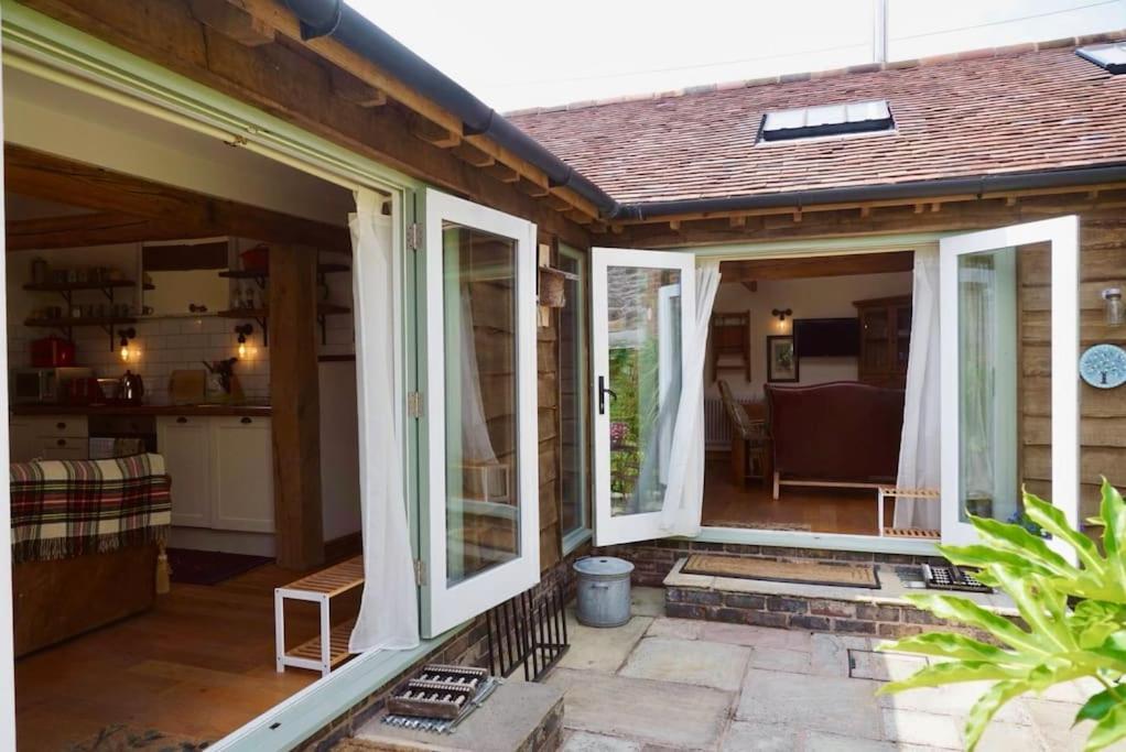 Nest Hideaway Dove Cottage-beautiful Location In The Long Mynd Area Of Outstanding Natural Beauty-whirlpool Jacuzzi Baths!! Holiday home Picklescott