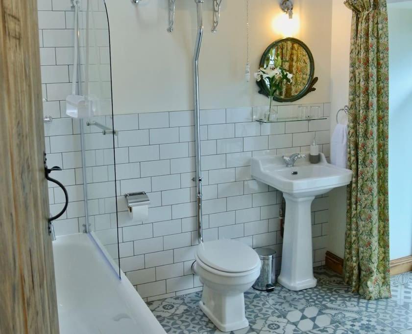 Holiday home Nest Hideaway Dove Cottage-beautiful Location In The Long Mynd Area Of Outstanding Natural Beauty-whirlpool Jacuzzi Baths!! *