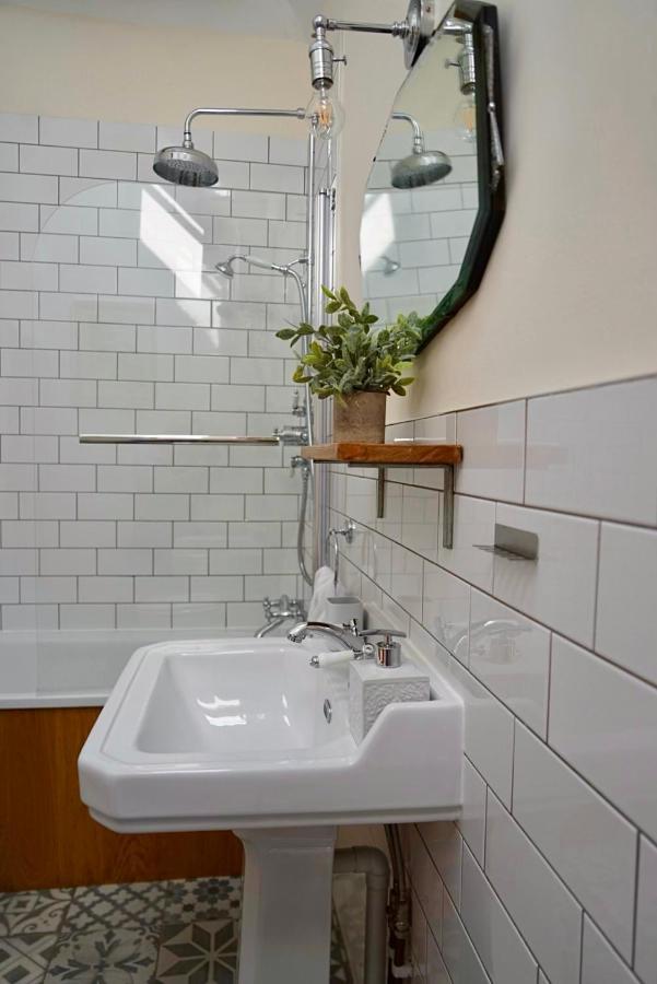 Nest Hideaway Dove Cottage-beautiful Location In The Long Mynd Area Of Outstanding Natural Beauty-whirlpool Jacuzzi Baths!! Holiday home Picklescott