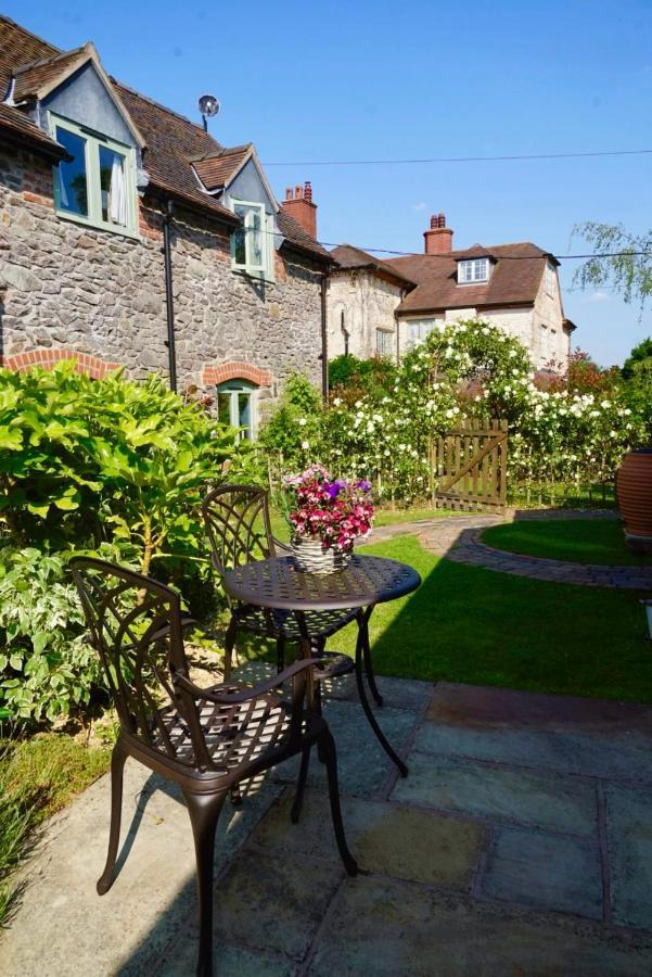 Nest Hideaway Dove Cottage-beautiful Location In The Long Mynd Area Of Outstanding Natural Beauty-whirlpool Jacuzzi Baths!!