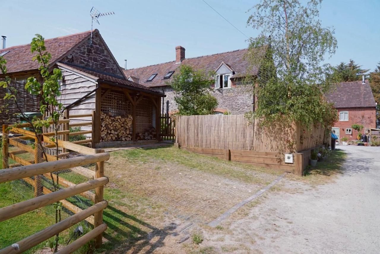 Nest Hideaway Dove Cottage-beautiful Location In The Long Mynd Area Of Outstanding Natural Beauty-whirlpool Jacuzzi Baths!! Picklescott