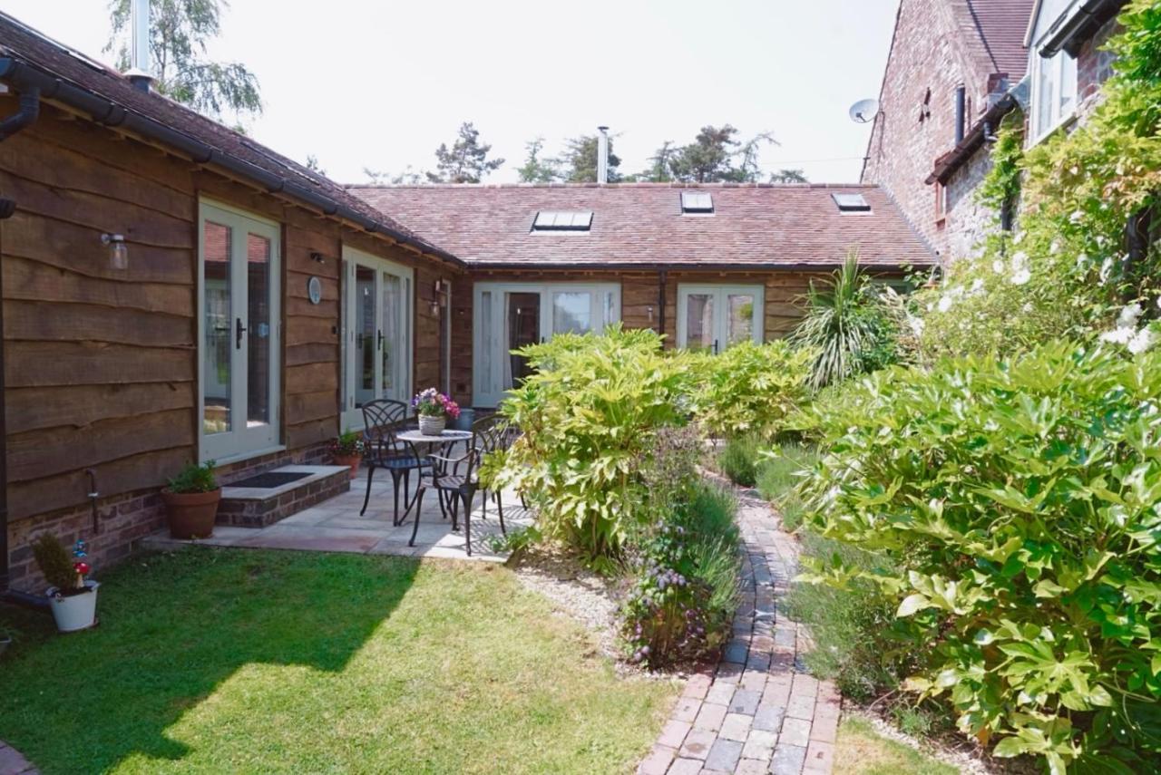 Nest Hideaway Dove Cottage-beautiful Location In The Long Mynd Area Of Outstanding Natural Beauty-whirlpool Jacuzzi Baths!! Holiday home *