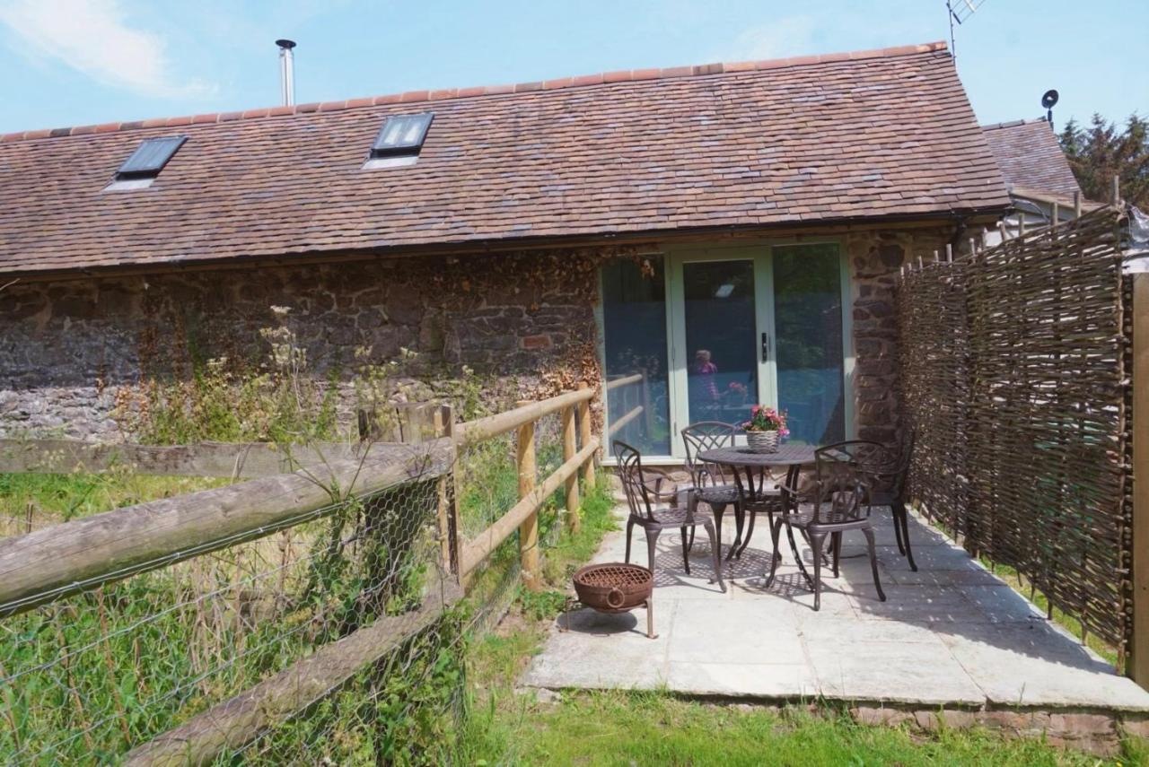 Nest Hideaway Dove Cottage-beautiful Location In The Long Mynd Area Of Outstanding Natural Beauty-whirlpool Jacuzzi Baths!! * Picklescott