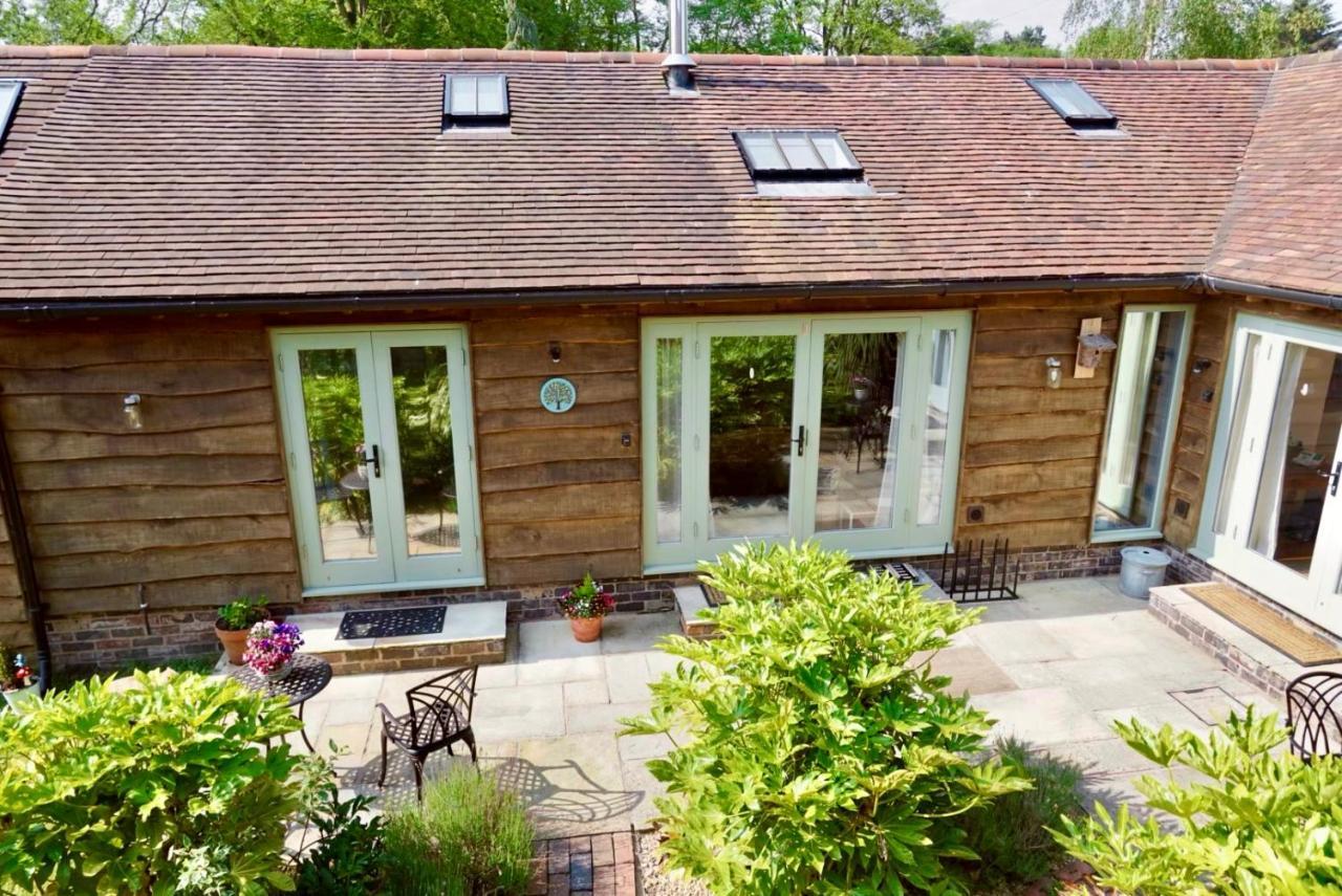 Nest Hideaway Dove Cottage-beautiful Location In The Long Mynd Area Of Outstanding Natural Beauty-whirlpool Jacuzzi Baths!! Holiday home Picklescott