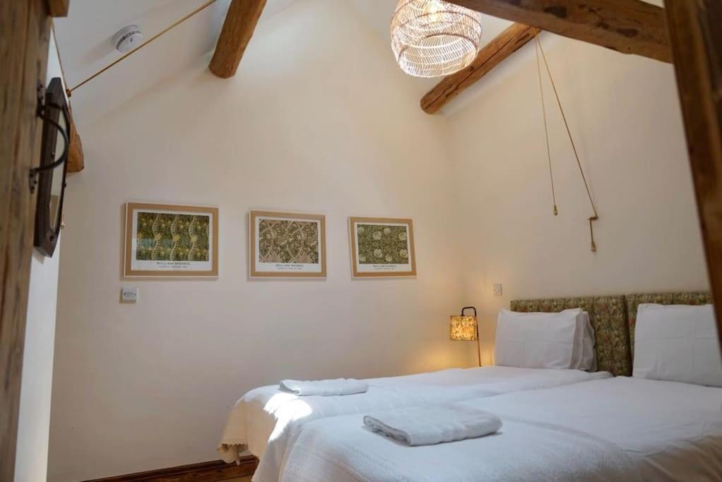 Nest Hideaway Dove Cottage-beautiful Location In The Long Mynd Area Of Outstanding Natural Beauty-whirlpool Jacuzzi Baths!! Picklescott