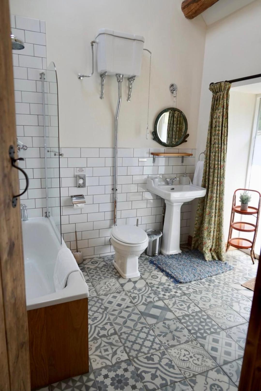 Nest Hideaway Dove Cottage-beautiful Location In The Long Mynd Area Of Outstanding Natural Beauty-whirlpool Jacuzzi Baths!! Holiday home
