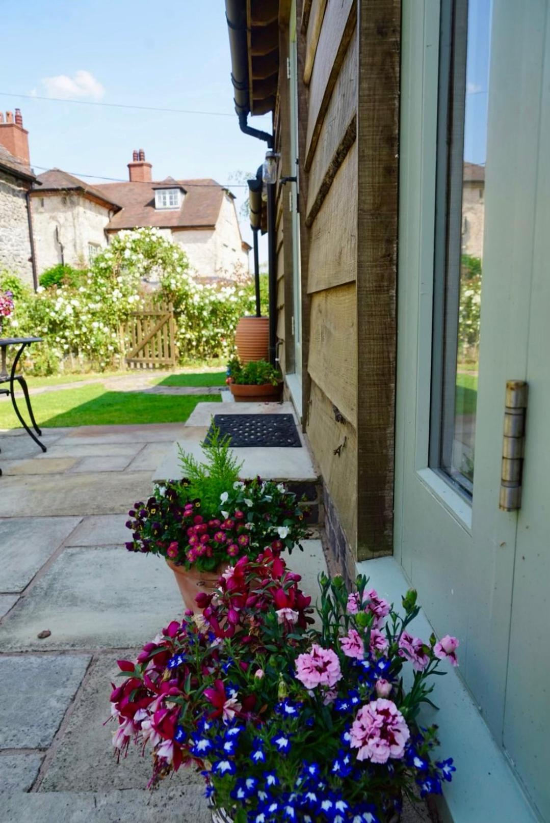 Nest Hideaway Dove Cottage-beautiful Location In The Long Mynd Area Of Outstanding Natural Beauty-whirlpool Jacuzzi Baths!! Holiday home Picklescott