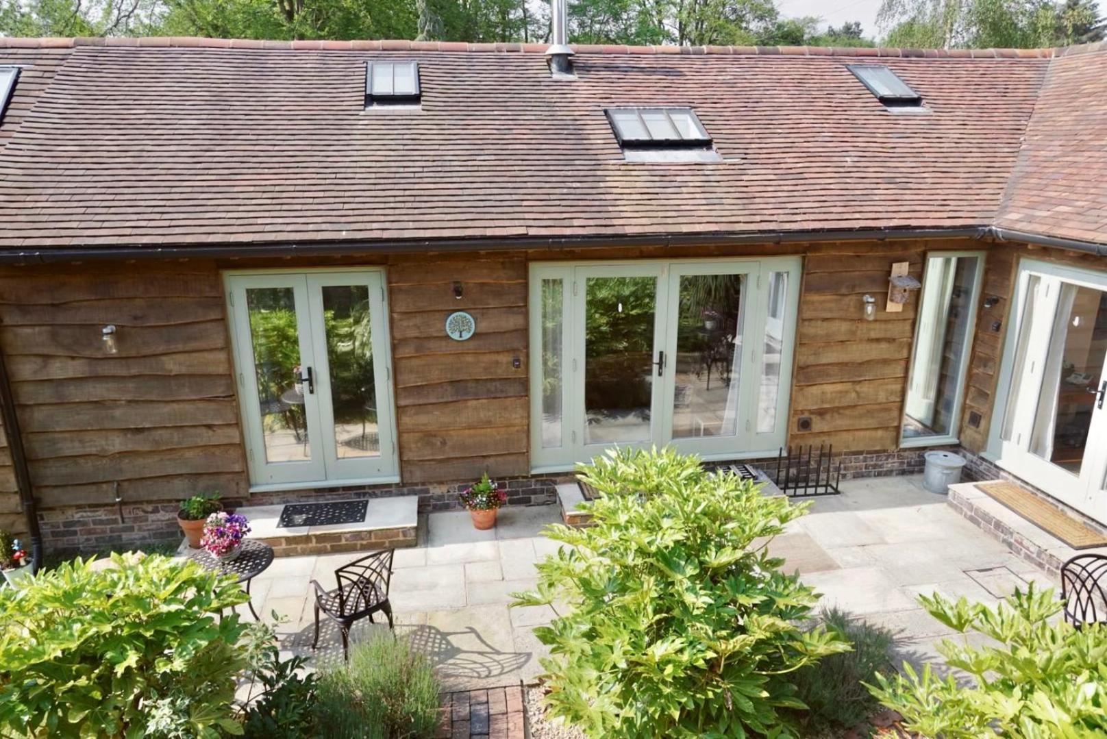 Nest Hideaway Dove Cottage-beautiful Location In The Long Mynd Area Of Outstanding Natural Beauty-whirlpool Jacuzzi Baths!! Holiday home Picklescott